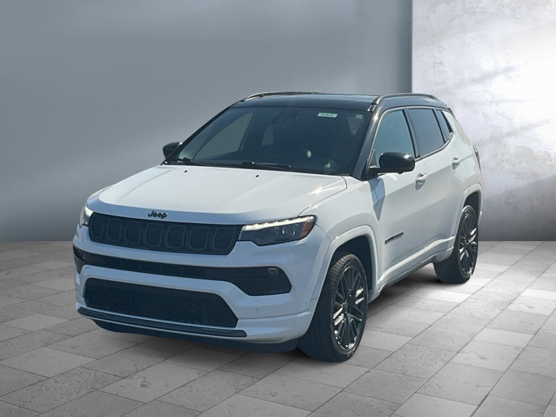 2022 Jeep Compass High Altitude in Bright White Clearcoat — front three-quarter view